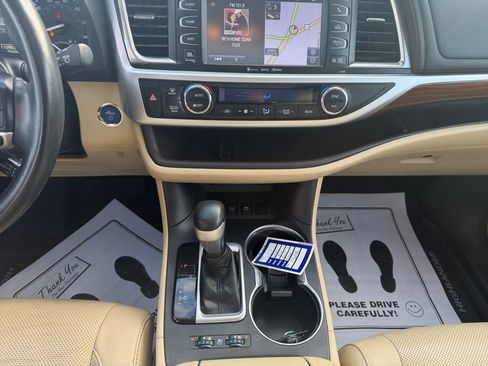 Used 2019 Toyota Highlander Limited image 11