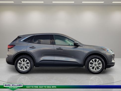Used 2023 Ford Escape Active w/ Tech Pack #2 AWD/4WD image 2