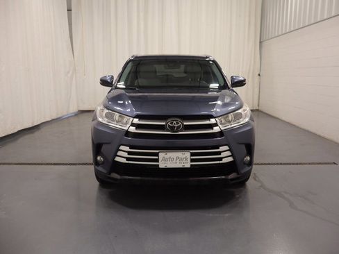 Used 2018 Toyota Highlander XLE w/ Carpet Mat Package (TMS) image 2