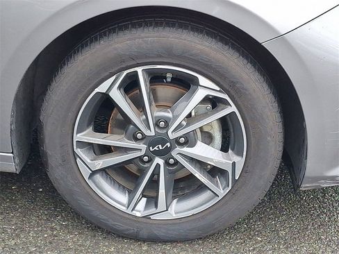 Used 2023 Kia Forte LXS image 9