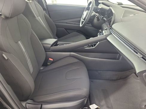 Certified 2025 Hyundai Elantra SEL FWD image 23