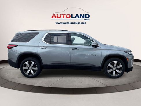 Used 2023 Chevrolet Traverse LT w/ LT Premium Package image 3