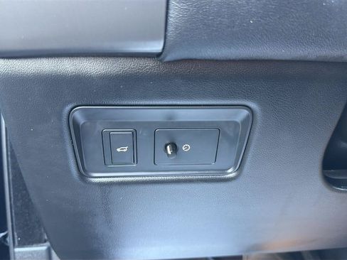 Used 2018 Land Rover Range Rover Sport SE AWD/4WD image 29