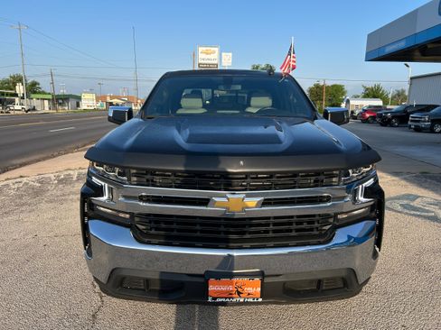 Used 2021 Chevrolet Silverado 1500 LT w/ Convenience Package II RWD image 2