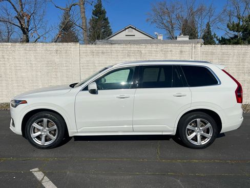 Used 2020 Volvo XC90 T6 Momentum image 4