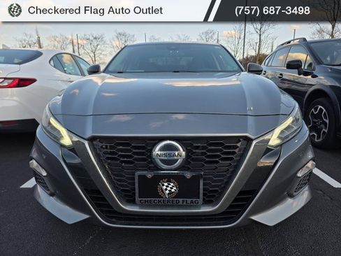 Used 2020 Nissan Altima 2.5 SR w/ Premium Package image 2