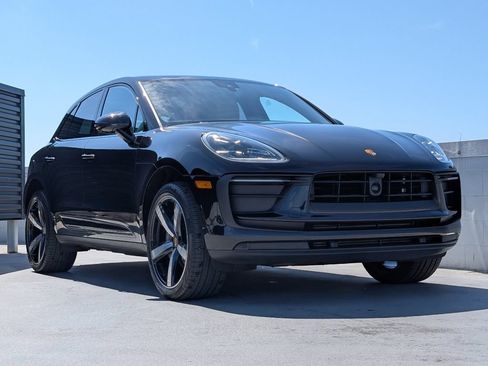 Certified 2025 Porsche Macan AWD/4WD image 25