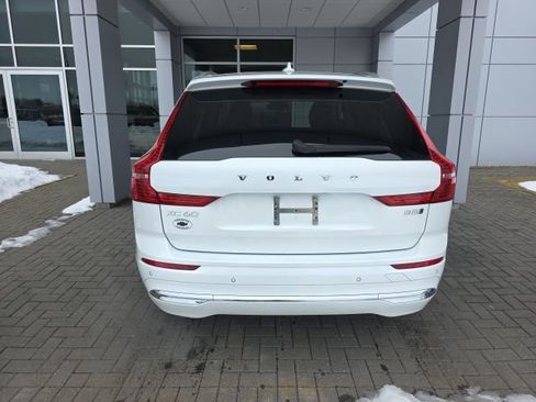 Used 2023 Volvo XC60 B5 Plus image 3