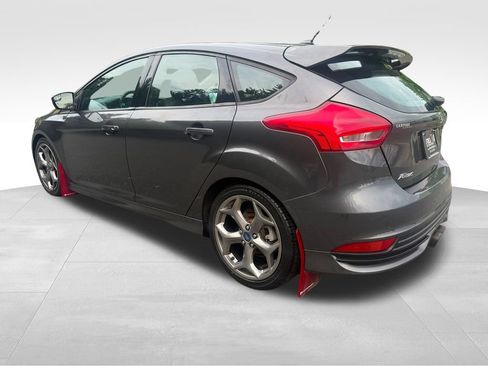 Used 2017 Ford Focus ST w/ Equipment Group 402A FWD image 5