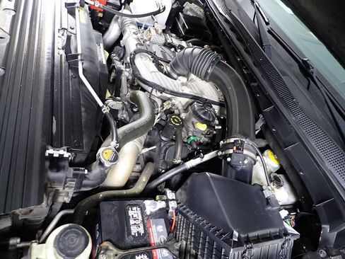 Used 2016 Nissan Titan SL AWD/4WD image 12