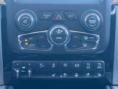 Used 2018 RAM 2500 Laramie w/ Sport Appearance Group AWD/4WD image 4