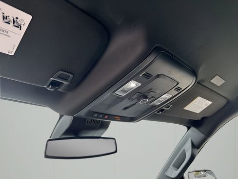 Used 2025 GMC Yukon Denali image 37