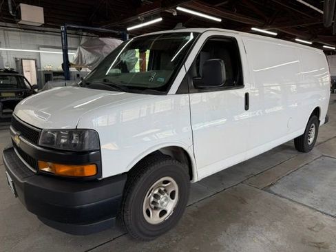 Used 2021 Chevrolet Express 3500 Extended w/ Driver Convenience Package RWD image 1