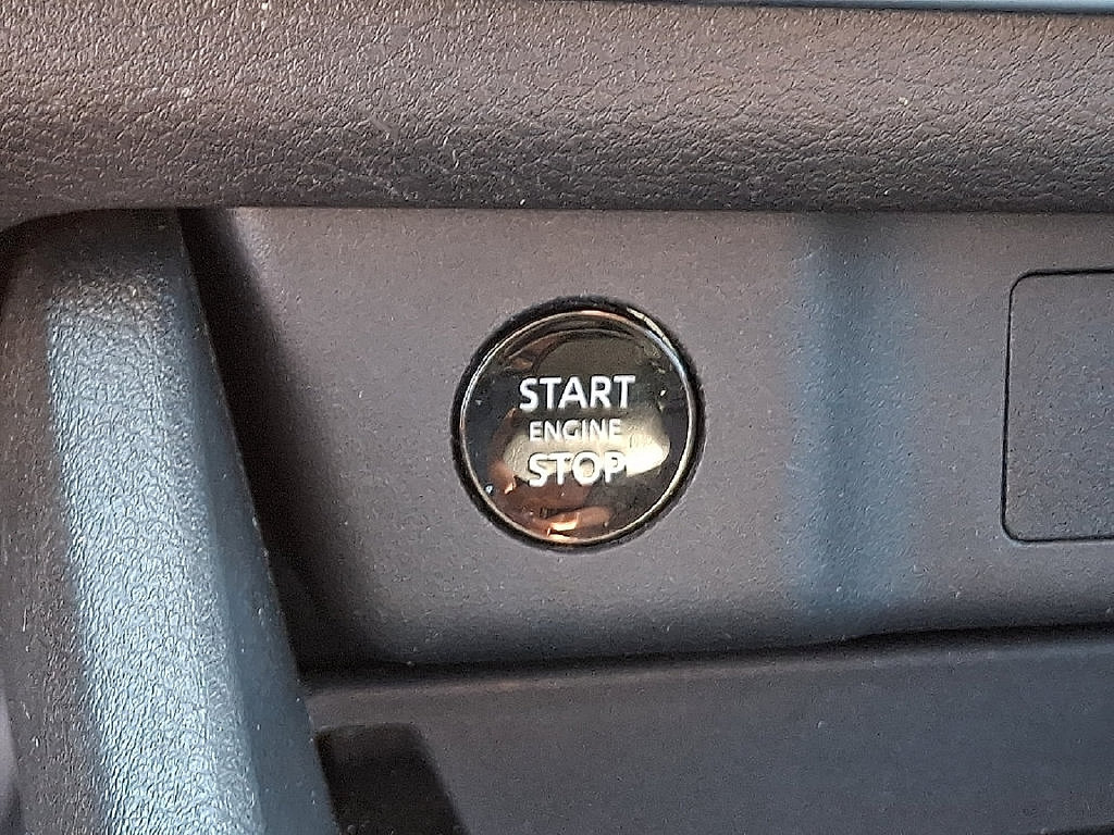 Used 2024 Nissan Rogue S AWD/4WD image 24