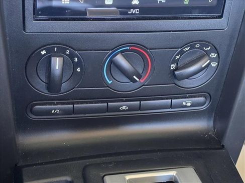 Used 2005 Ford Mustang GT Premium image 15