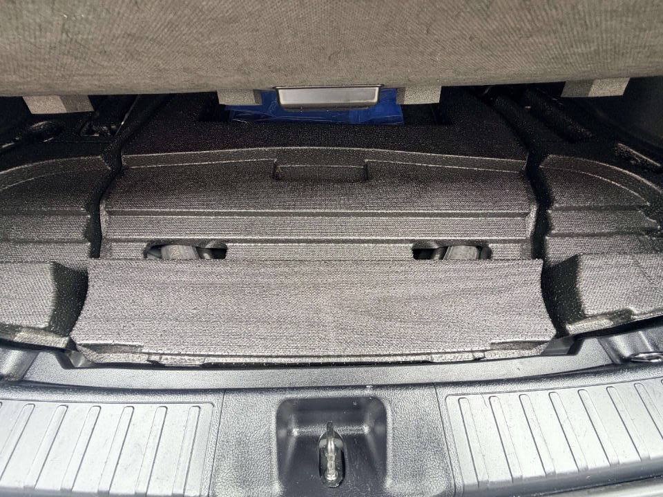 Used 2022 Toyota Prius LE FWD image 6