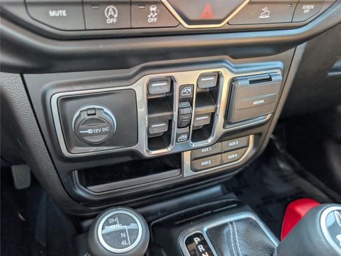 Used 2022 Jeep Wrangler Unlimited Sahara w/ Cold Weather Group AWD/4WD image 25