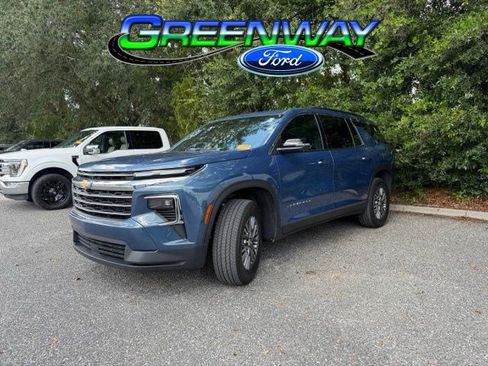 Used 2025 Chevrolet Traverse LT w/ Driver Confidence Package FWD image 1