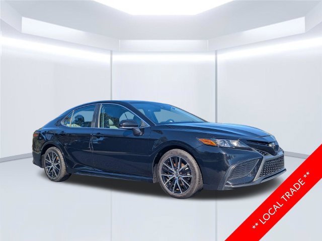 Used 2022 Toyota Camry SE FWD image 2