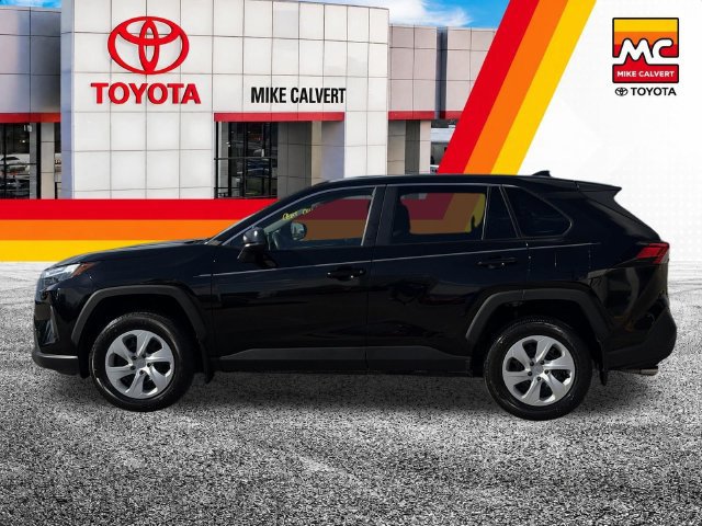 Used 2025 Toyota RAV4 LE FWD image 3