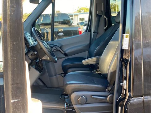 Used 2016 Mercedes-Benz Sprinter 2500 image 12