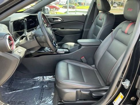 Used 2024 Chevrolet Trax RS w/ Sunroof Package FWD image 13