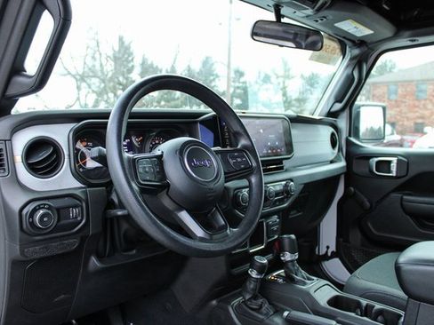 Used 2024 Jeep Wrangler Sport image 15