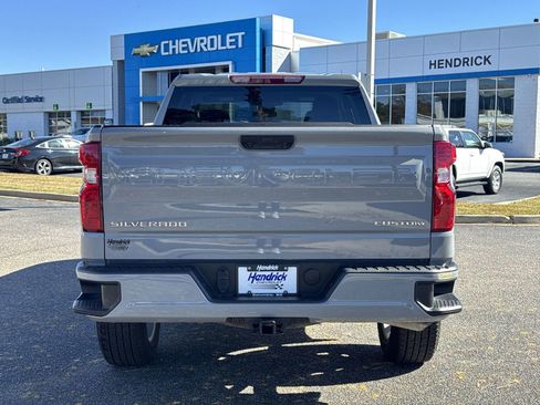 Used 2025 Chevrolet Silverado 1500 Custom image 9