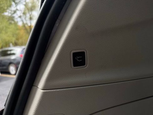 Certified 2024 Chrysler Pacifica Touring-L image 12