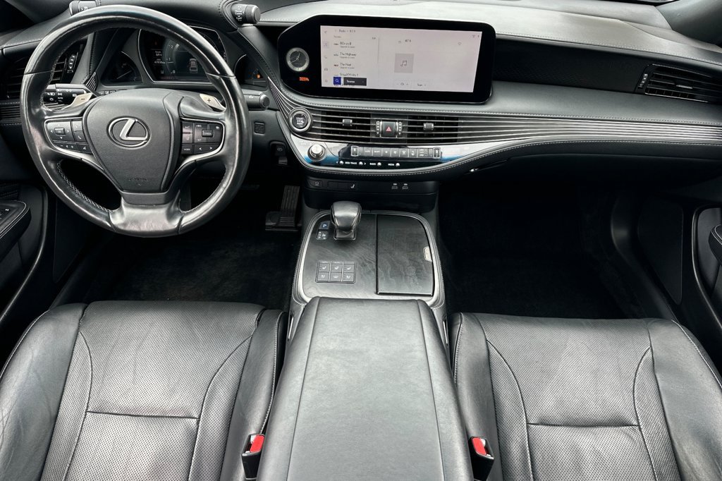 Used 2023 Lexus LS 500 w/ Accessory Package (Z1) RWD image 15