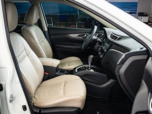 Used 2016 Nissan Rogue SV w/ SV Premium Package image 20