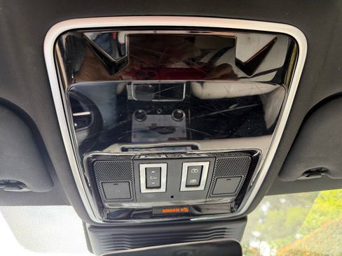 Used 2022 Land Rover Range Rover Velar R-Dynamic S AWD/4WD image 35