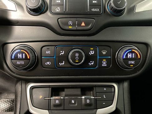 Used 2023 GMC Terrain SLT image 18