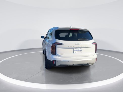 Used 2024 Kia Telluride EX w/ EX Captain's Chair Package image 8
