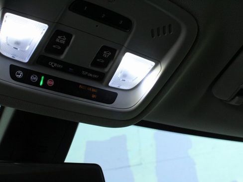 Used 2019 Chevrolet Traverse LT image 16