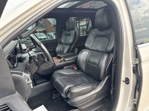 Used 2021 Lincoln Navigator L Reserve AWD/4WD image 2