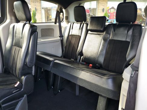 Used 2017 Dodge Grand Caravan SXT image 18