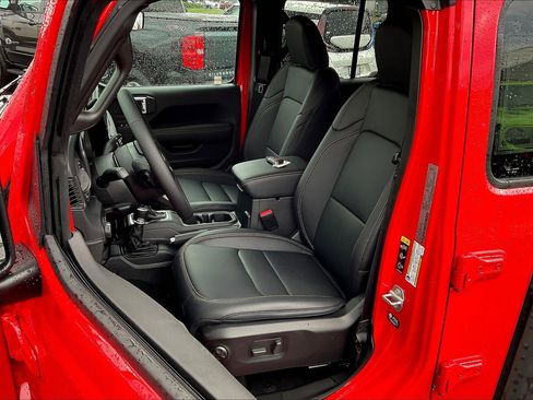 New 2025 Jeep Gladiator Sport image 9