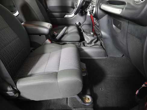 Used 2011 Jeep Wrangler Unlimited Rubicon AWD/4WD image 26