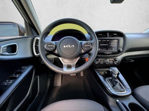 Used 2025 Kia Soul LX FWD image 7
