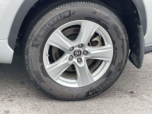 Used 2022 Toyota Highlander LE image 21