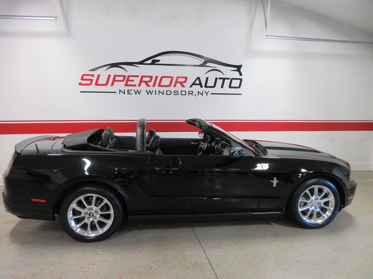Used 2011 Ford Mustang Premium w/ 202A Rapid Spec Order Code RWD image 13