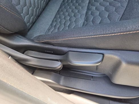 Used 2019 Chevrolet Equinox LT FWD image 16
