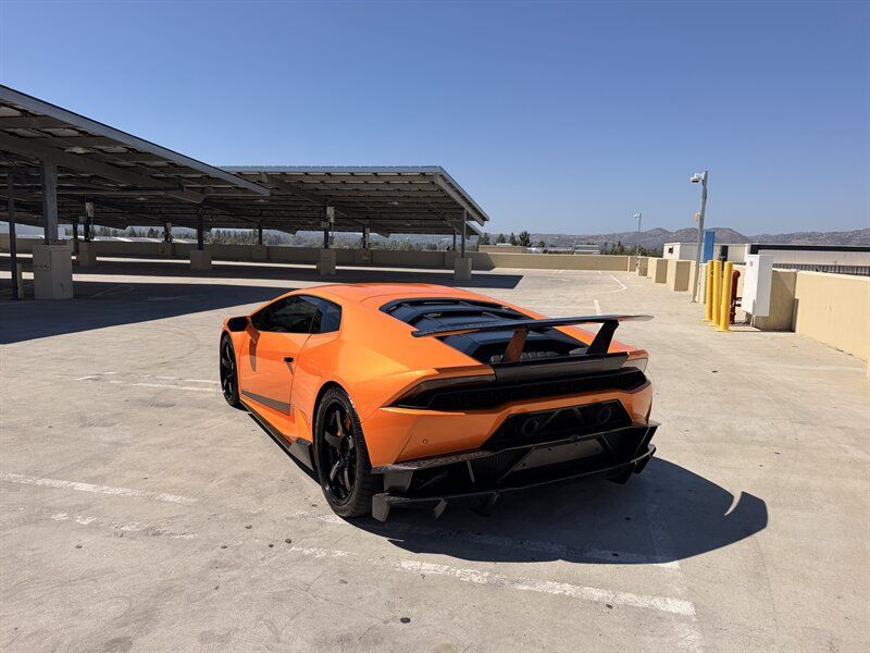 Used 2015 Lamborghini Huracan LP 610-4 AWD/4WD image 5