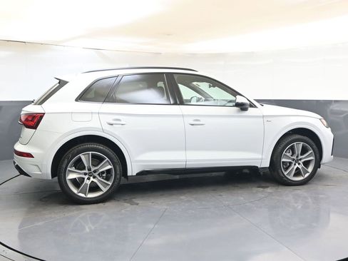 Certified 2025 Audi Q5 2.0T Premium w/ Convenience Plus Package image 6