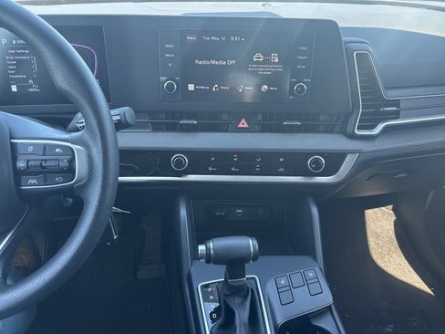 Certified 2025 Kia Sportage LX AWD/4WD image 10