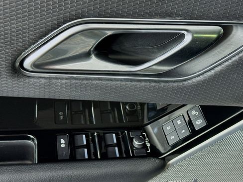 Used 2018 Land Rover Range Rover Velar R-Dynamic SE image 23