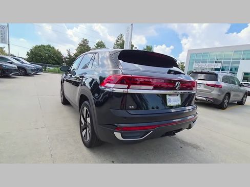 Used 2025 Volkswagen Atlas Cross Sport SE FWD image 43