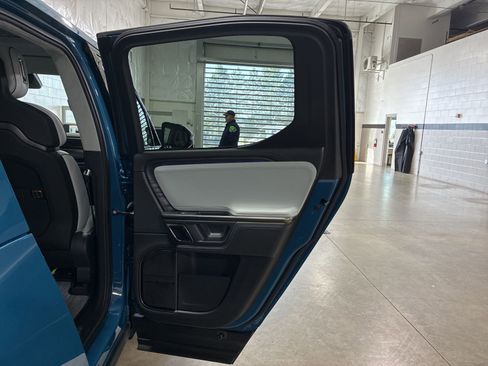 Used 2022 Rivian R1T Adventure image 27