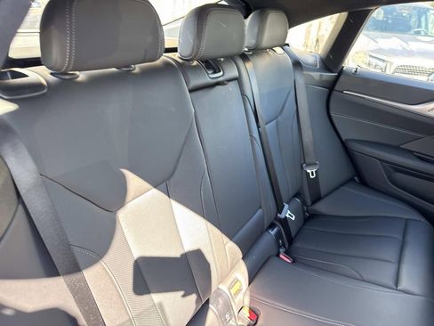 Used 2025 BMW i4 xDrive40i image 9